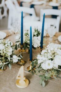 wedding centerpiece ideas with blue taper candles