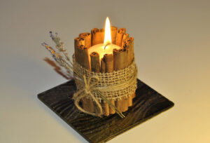 Cinnamon scented candle