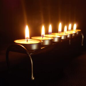 tealight candle decorations in a line 7