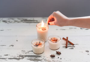 Gingerbread-scented candles in jars
