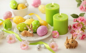 green pillar candles for Easter table decoration with rabbits and eggs 