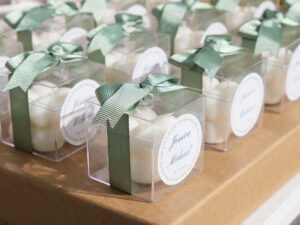 candles for wedding guests