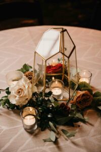 Lantern centerpieces to light up wedding table 