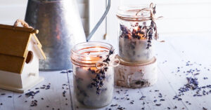 DIY candles in glass with dried flowers 