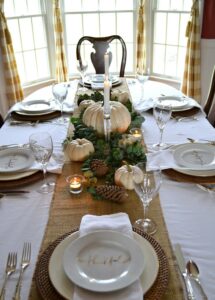 Table runner as a Thanksgiving decoration 