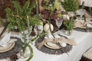 Theme it woodland for Thanksgiving table decoration 