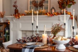 elegant Thanksgiving table decoration 
