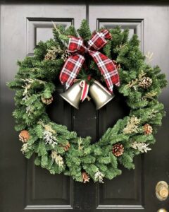 New Year decoration with DIY wreaths 