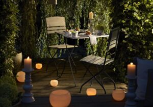 Candlelight dinner decoration in the garden 
