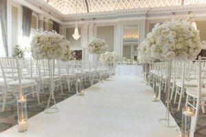 Aisle decoration ideas with candles and flowers 
